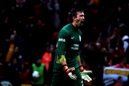 Şimdi sıra sende Muslera!