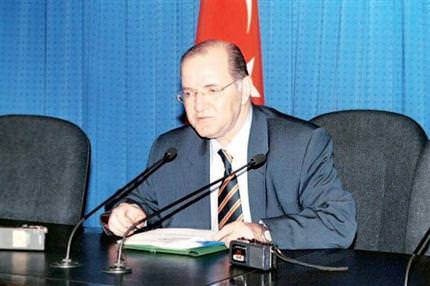 Eski bakan beyin kanaması geçirdi