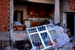 Balkon çöktü 1 ölü 1 yaralı