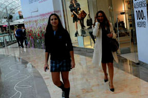 Annesinin boyunu geçti