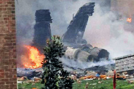 Eşekarısı alev alev