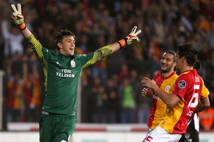 Muslera tarihe geçti!