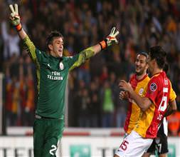 Muslera tarihe geçti!