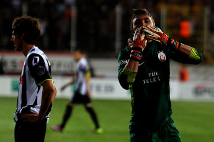 Muslera hedefi gösterdi