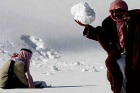 Arabistan'a kar yağdı