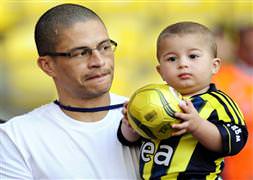 Emre ve Alex sahaya