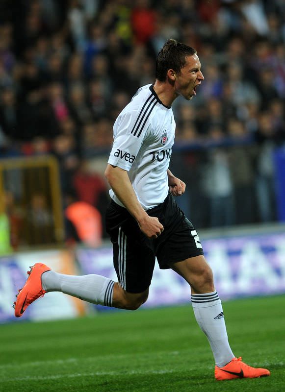 Holosko'yu heyecan sard