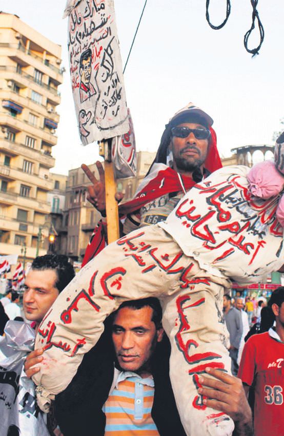 Tahrir'de 3 gün miting