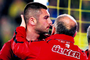 Burak'ın burnu kırıldı