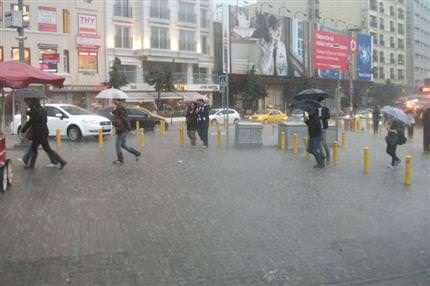 Soğuk hava, yağış ve fırtınayla geliyor