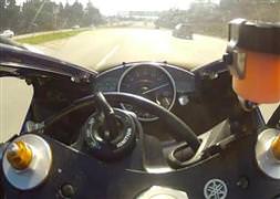 Çılgın motosikletli 300 km hız yaptı