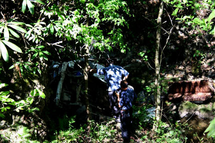 Minibüsuçuruma yuvarlandı: 4 ölü