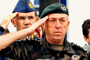'Eşimin mezarını açın'