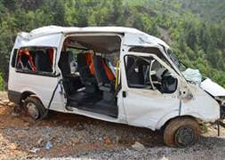 Minibüs baraja uçtu: 6 ölü