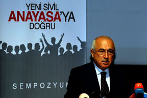 Anayasa yazılıyor