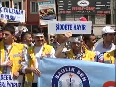 Doktora şiddete tiyatrolu protesto