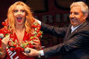 Domates güzeli Hadise