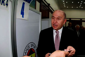 Özdemir bırakıyor mu?