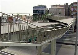 E5 trafiğe kapandı