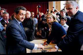 Sarkozy şokta Yunanistan’da kaos