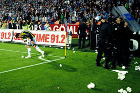 Taraftarın hedefi Emre oldu!