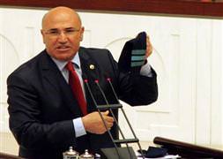 CHP'li vekil kürsüye çorapla çıktı
