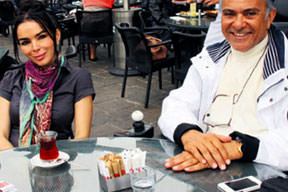 Medeni çiftin dostluk çayı