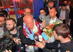 Şener, Özerten hakkında suç duyurusunda bulundu