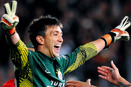 Muslera'ya Milan kancası