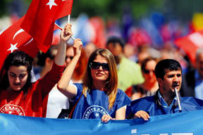 Memurlar sokağa çıktı