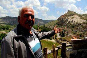 Kanserli köy taşınıyor