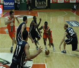 Anadolu Efes finalde