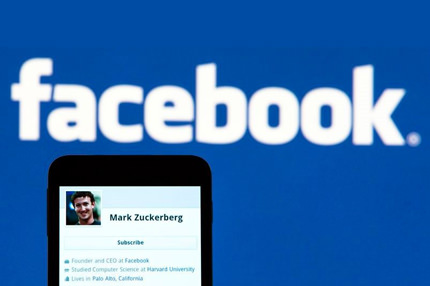Facebook'tan akıllı telefon!
