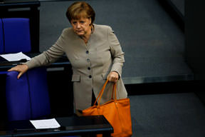 Merkel: İnsanım ve hata yaptım