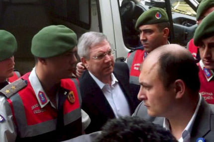 Doktorlar da tahliye etmedi