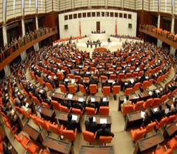 Meclis bahçesinde bileğini kesti