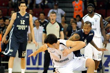 Anadolu Efes pes etmedi