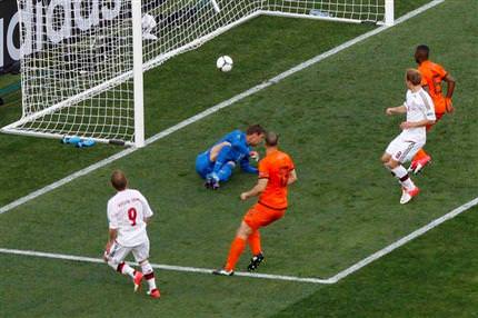 EURO 2012'nin ilk sürprizi