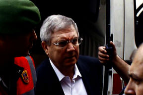 Berk'i de çağırdı