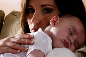 Depresif anne bebeğe de zarar