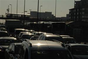 Metrobüs satıcıya çarptı