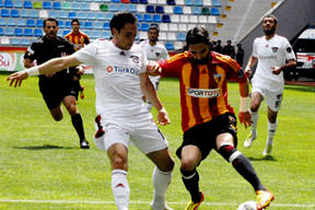 Hasan Ali imza için İstanbul'da