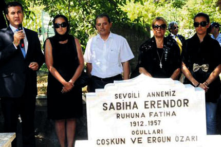 Coşkun Özarı anıldı!