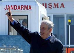 Kemal Gürüz Türkiye'ye döndü