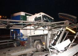 Metrobüs yolunda feci kaza