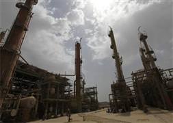 İran'a petrol darbesi