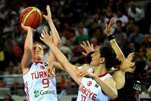 Periler Japonlar’ı da devirdi