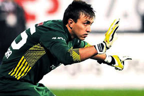 Muslera kalacak