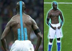 Sanal alem Balotelli'yi fena Ti'ye aldı