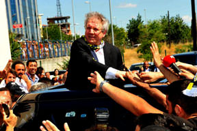 Yıldırım kılıç çekti!